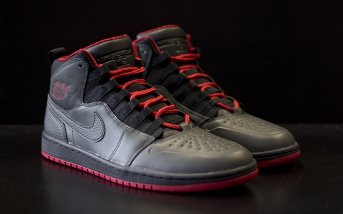 Air Jordan 1 Retro ’94 “Anthracite” Hit Shelves