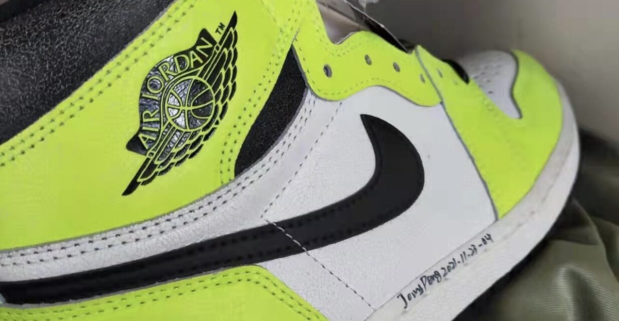 Air Jordan 1 Volt 555088-702 Release Date