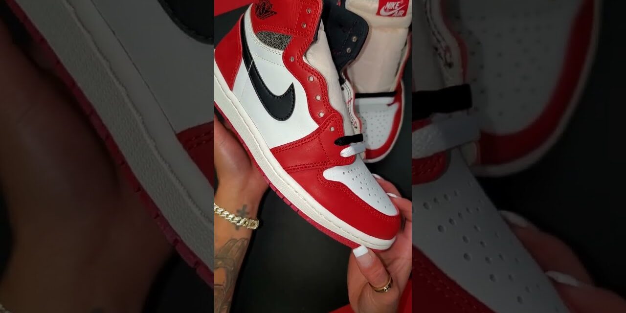Unboxing Air Jordan 1 Retro High Chicago Lost and Found 2022