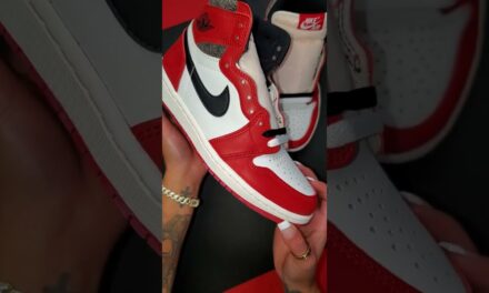 Unboxing Air Jordan 1 Retro High Chicago Lost and Found 2022