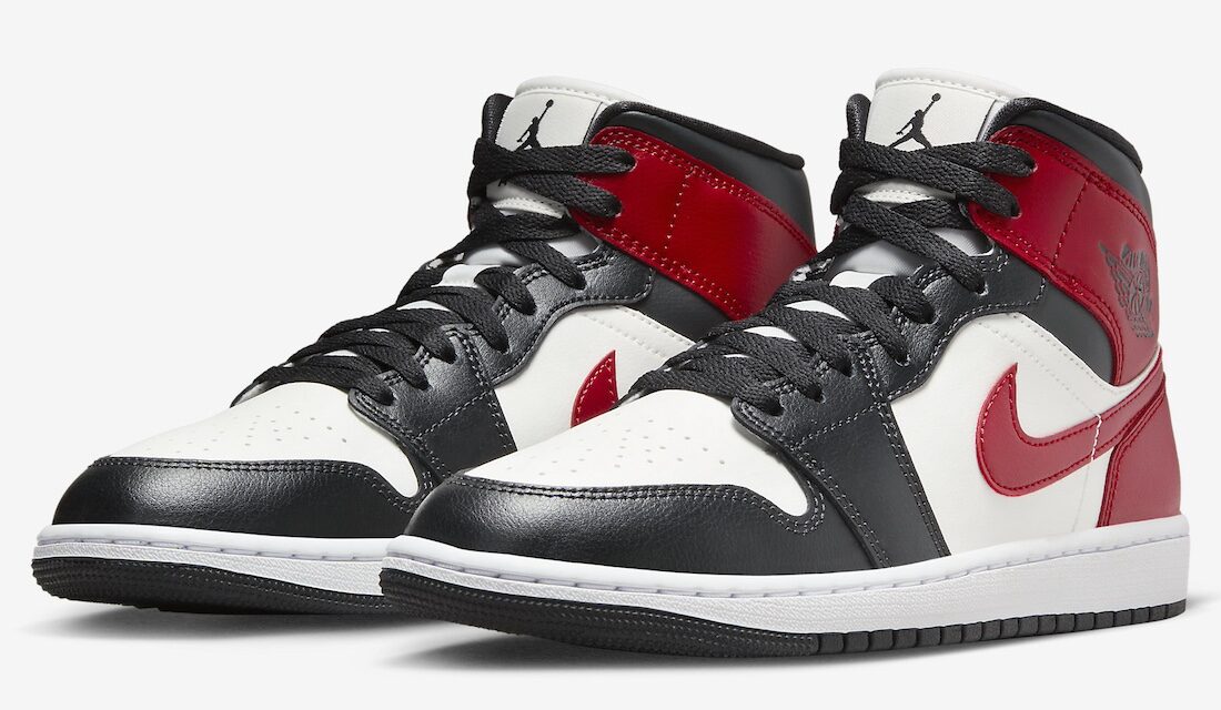 Air Jordan 1 Mid Women’s Black Toe BQ6472-160