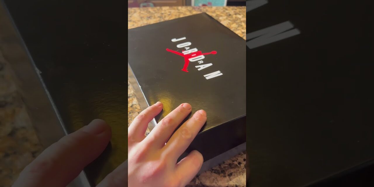 AIR JORDAN 11 CHERRY UNBOXING