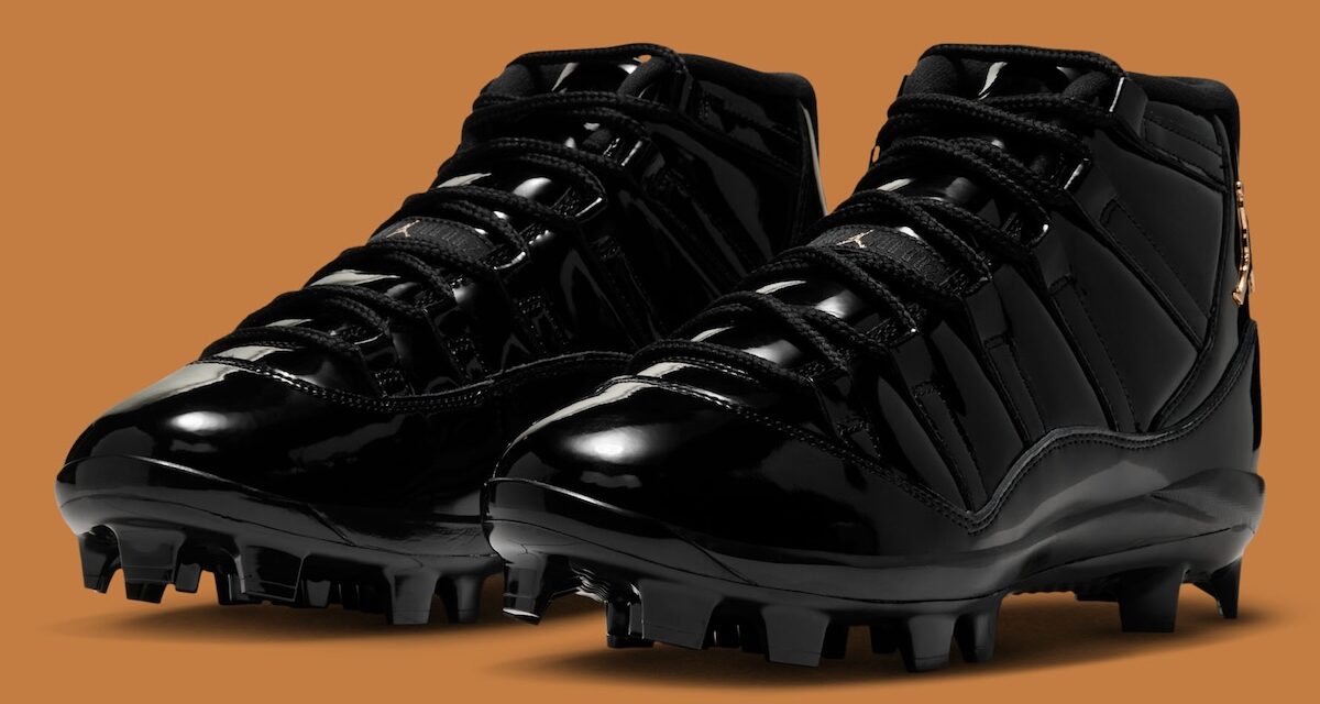 Air Jordan 11 MCS “Black/Metallic Gold” Baseball Cleats